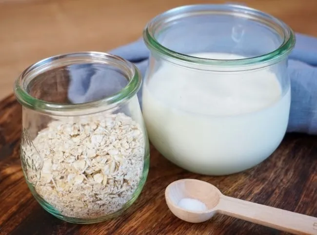 Grundzutaten für ein cremiges Porridge