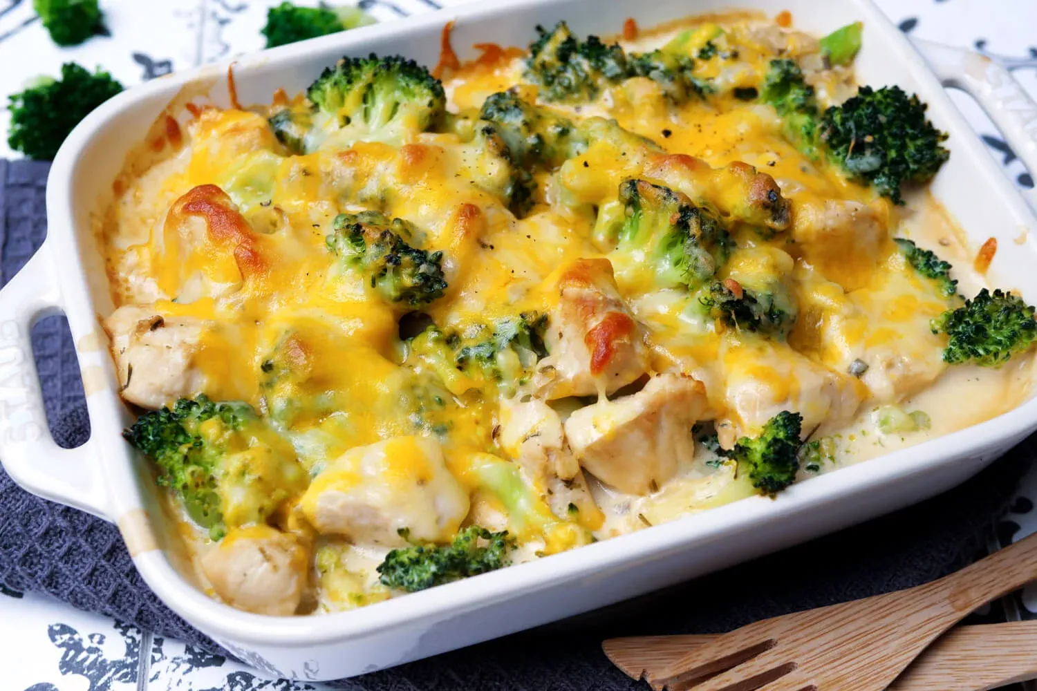 Hähnchen-Brokkoli-Auflauf mit Käse überbacken