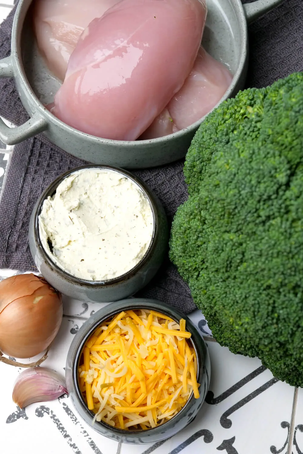 Hähnchenbrustfilet, Brokkoli, Frischkäse und Käse