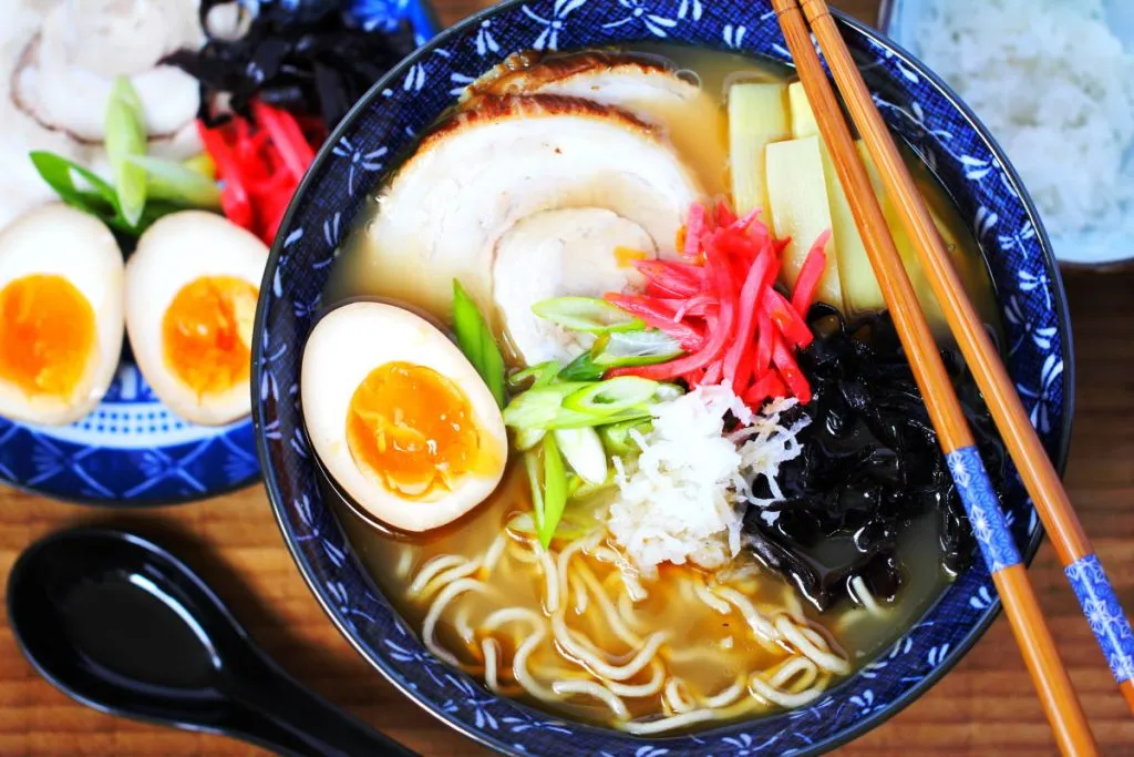 Hakata Tonkotsu Ramen mit Chashu und Pilzen