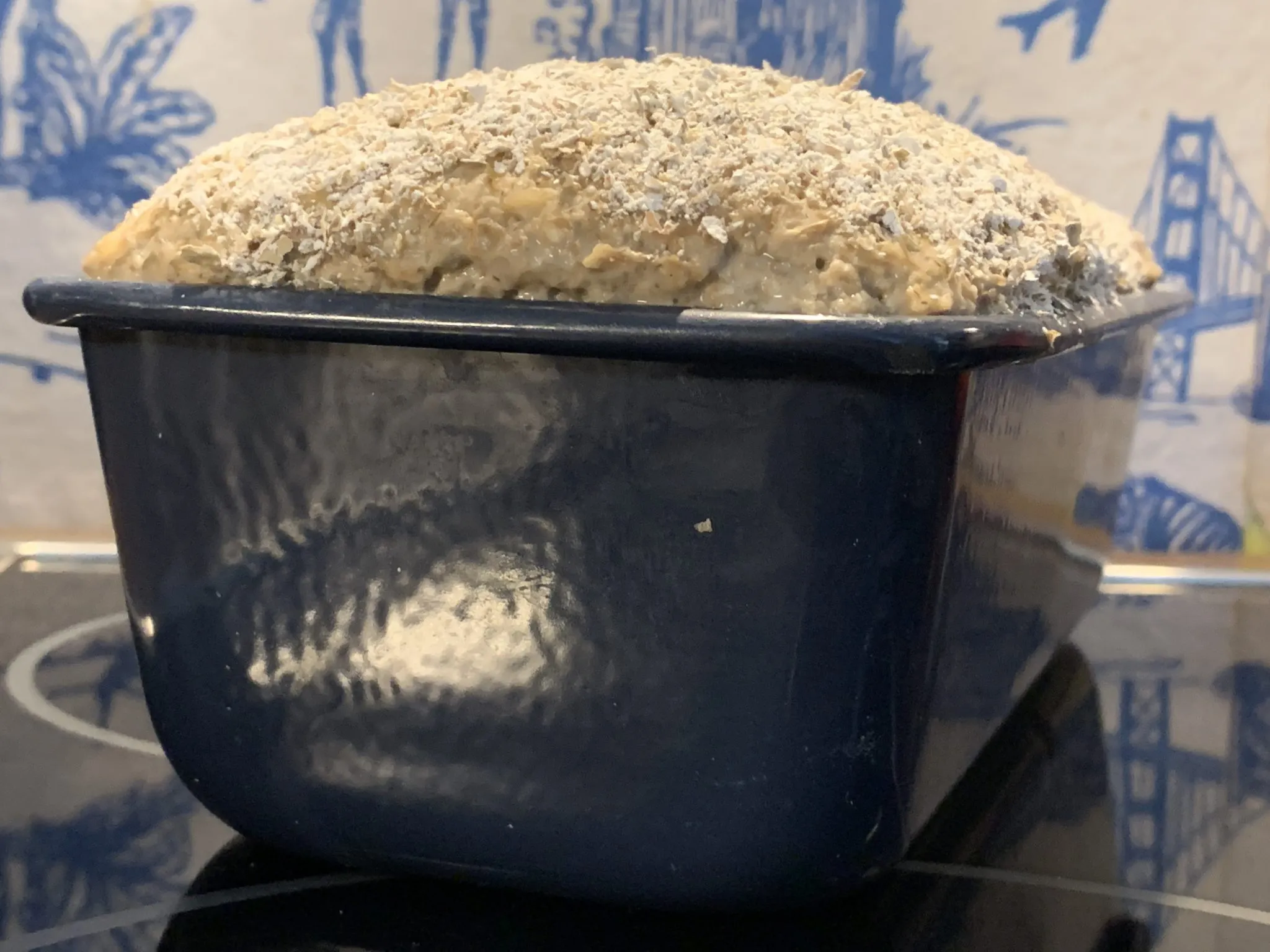 Hamburger Schwarzbrot mit körniger Textur