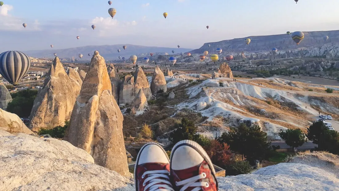 Heißluftballons über der einzigartigen Landschaft Kappadokiens