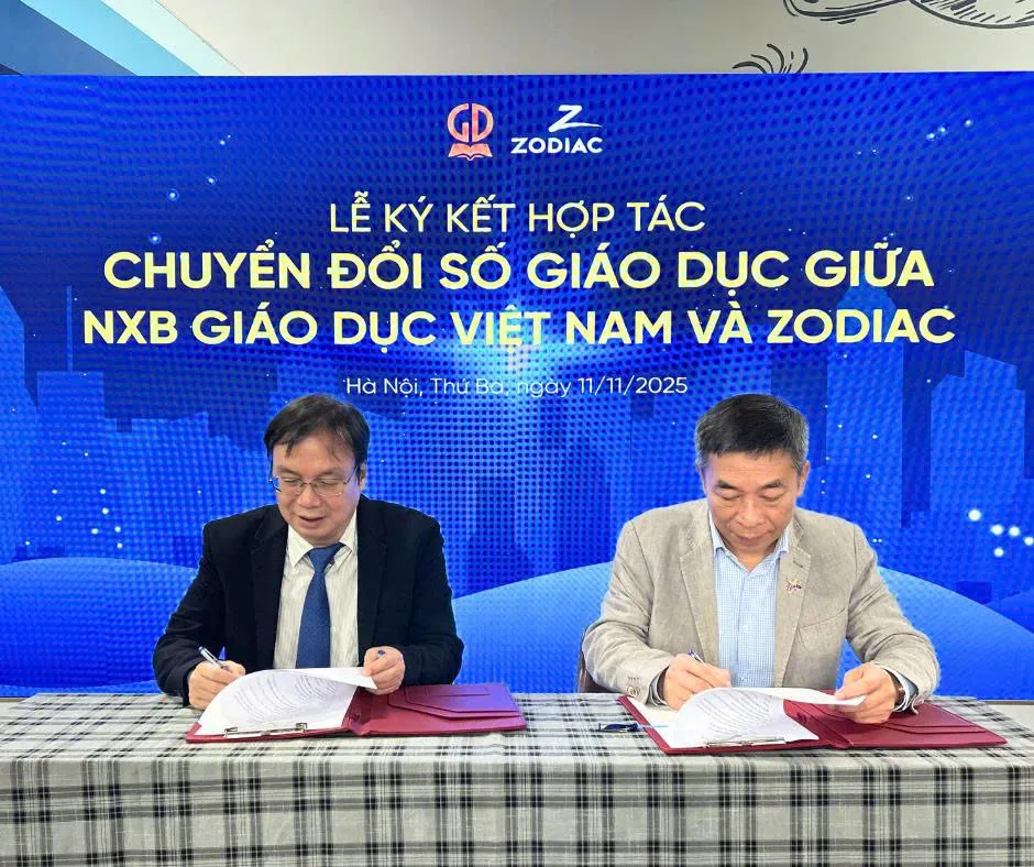 Herren Nguyen Tien Thanh und Vu Quoc Khanh unterzeichnen eine Kooperationsvereinbarung