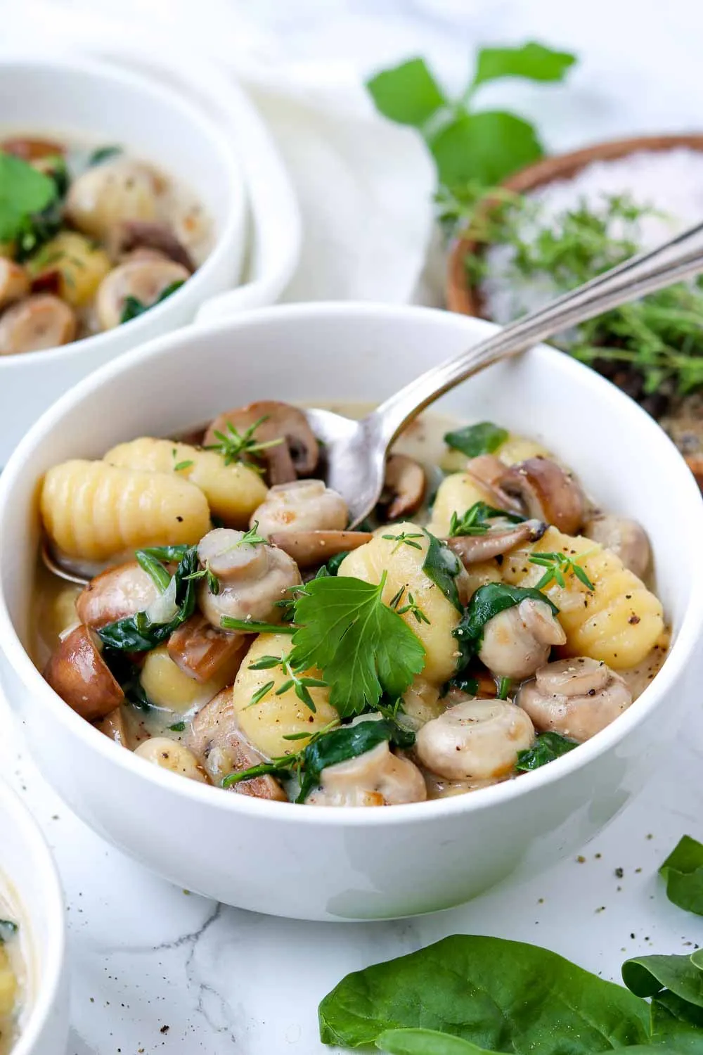 Herzhafter Gnocchi-Eintopf mit Spinat und Pilzen