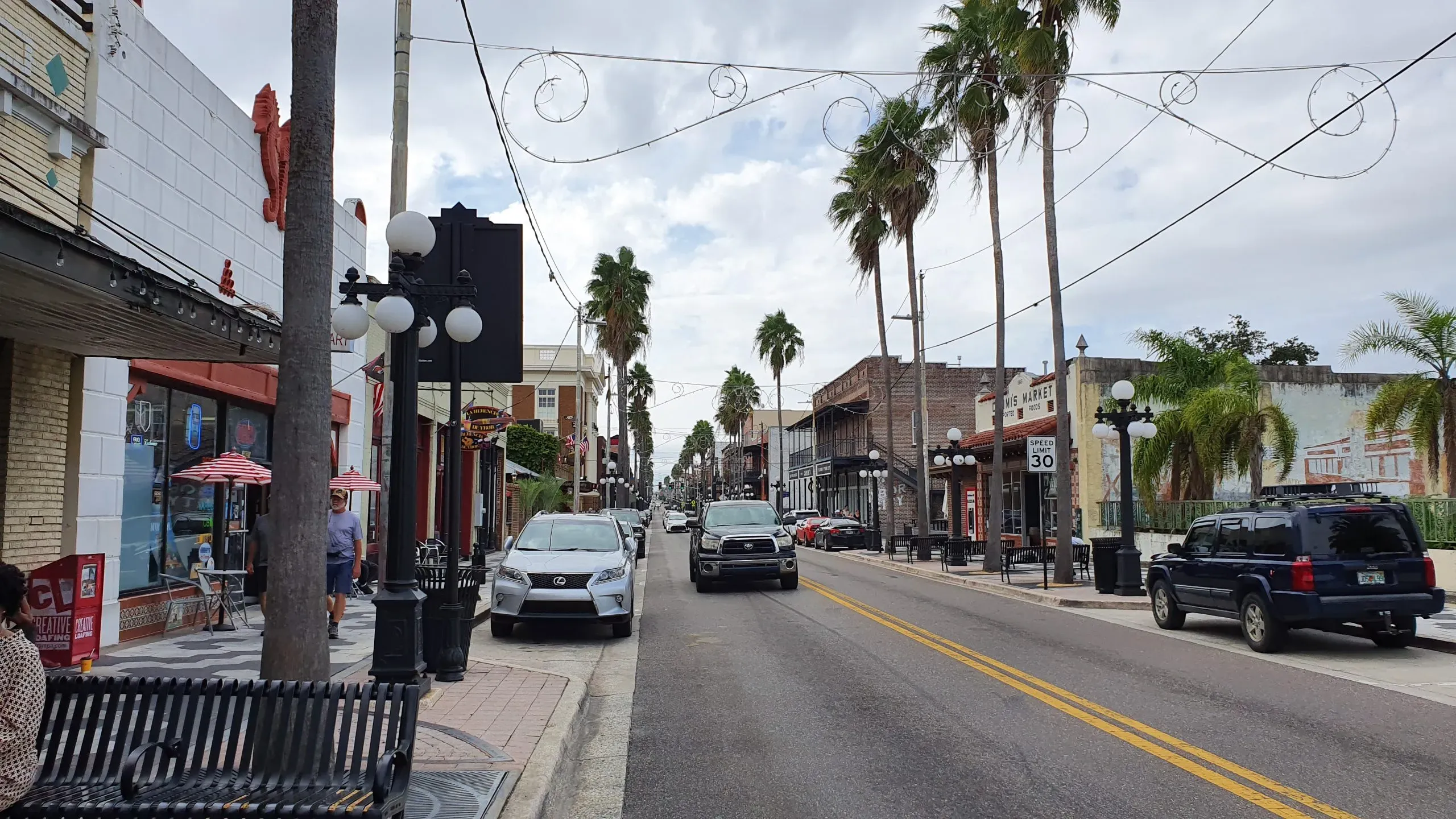 Historische Gebäude und Straßenansicht in Ybor City, Tampa