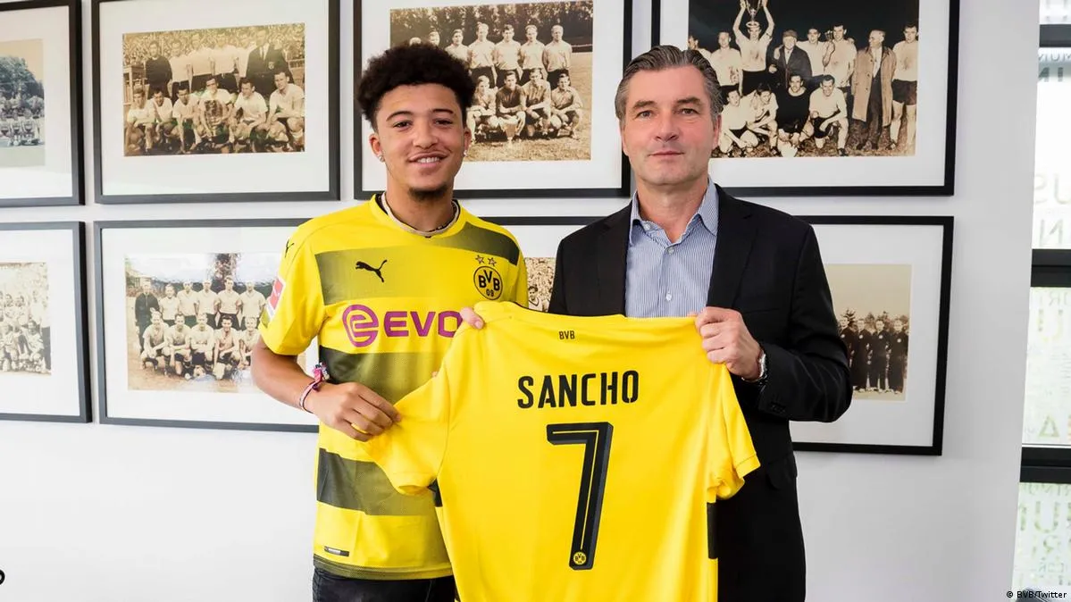 Jadon Sancho im BVB-Trikot, aufgenommen bei seiner Ankunft in Dortmund