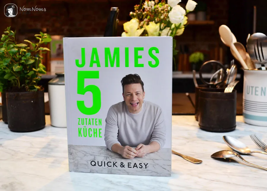 Jamie Oliver beim Kochen auf der Bühne