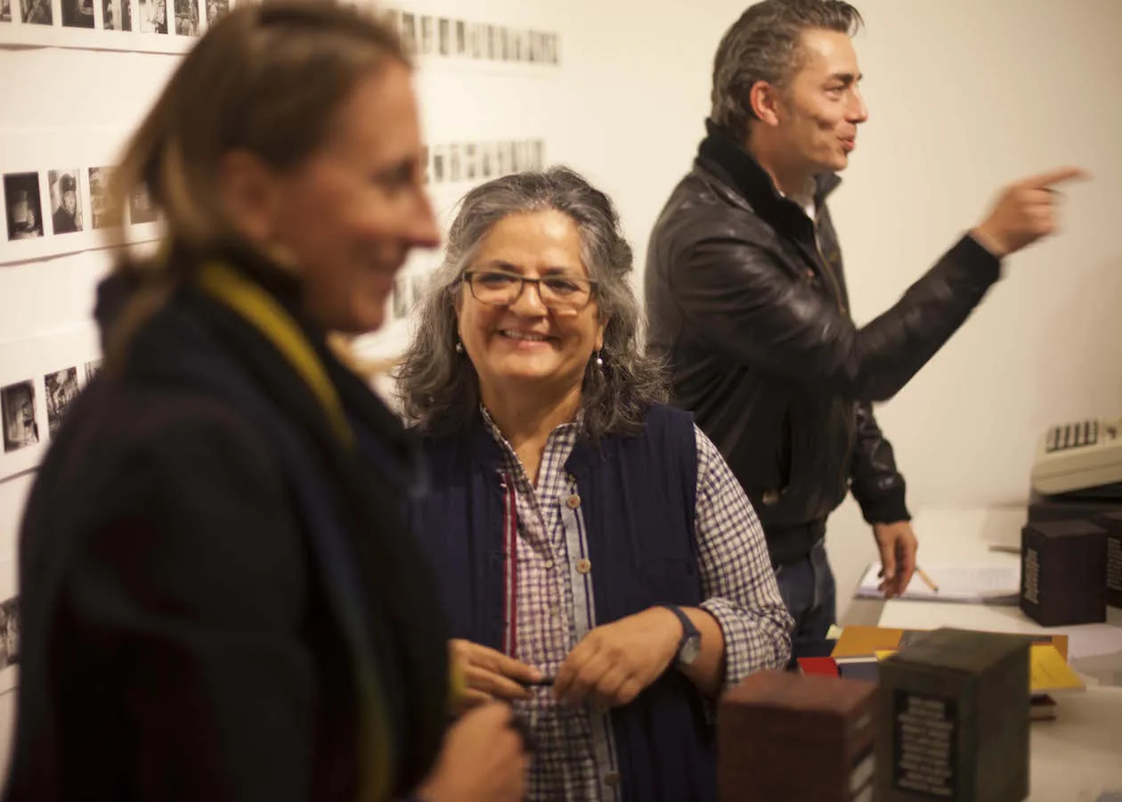 Joe Dilworth in einem Buchladen