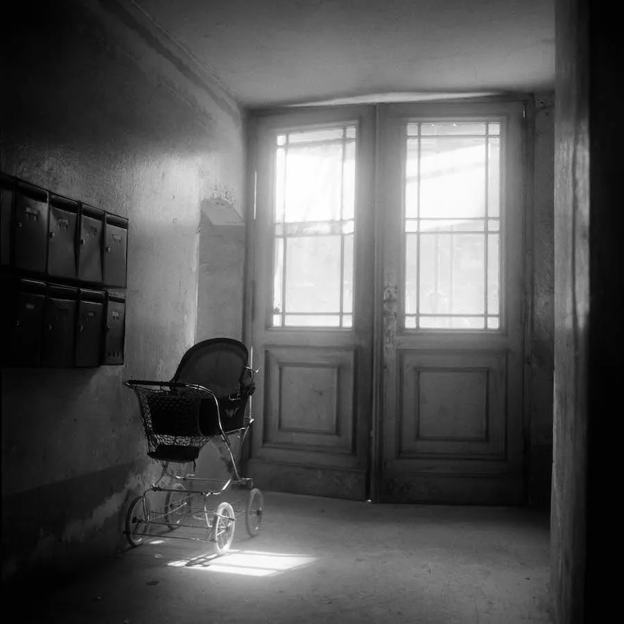 Joe Dilworth mit Kamera im Jahr 1985 in Berlin