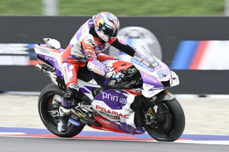 Jorge Martin bremst hart in die neue Schikane