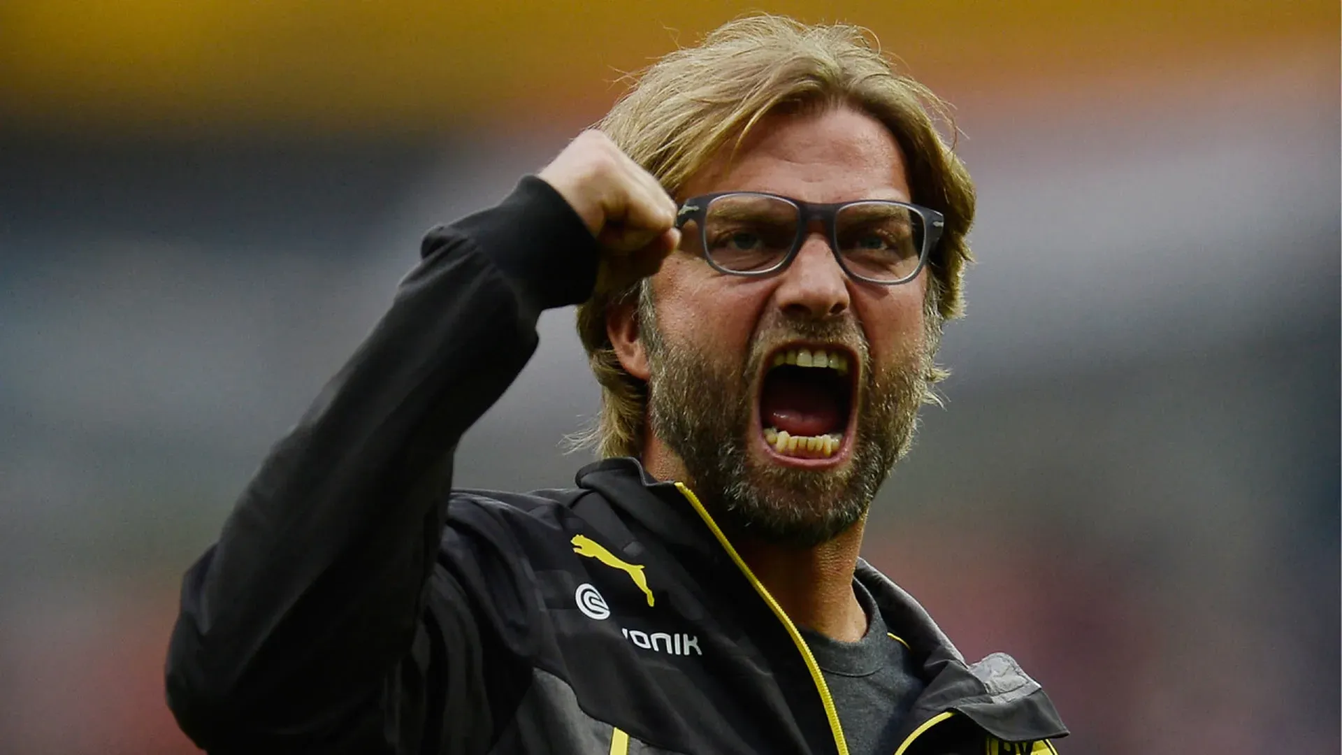 Jürgen Klopp feiert mit Borussia Dortmund einen Sieg
