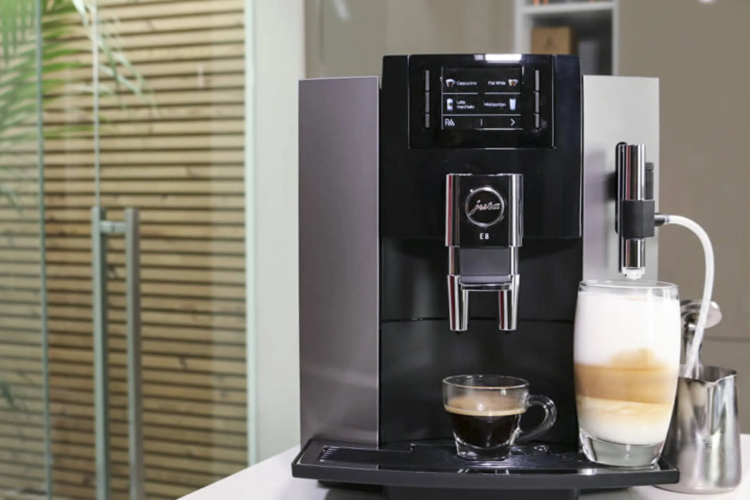 Kaffeevollautomat Test: Jura E8 Ec