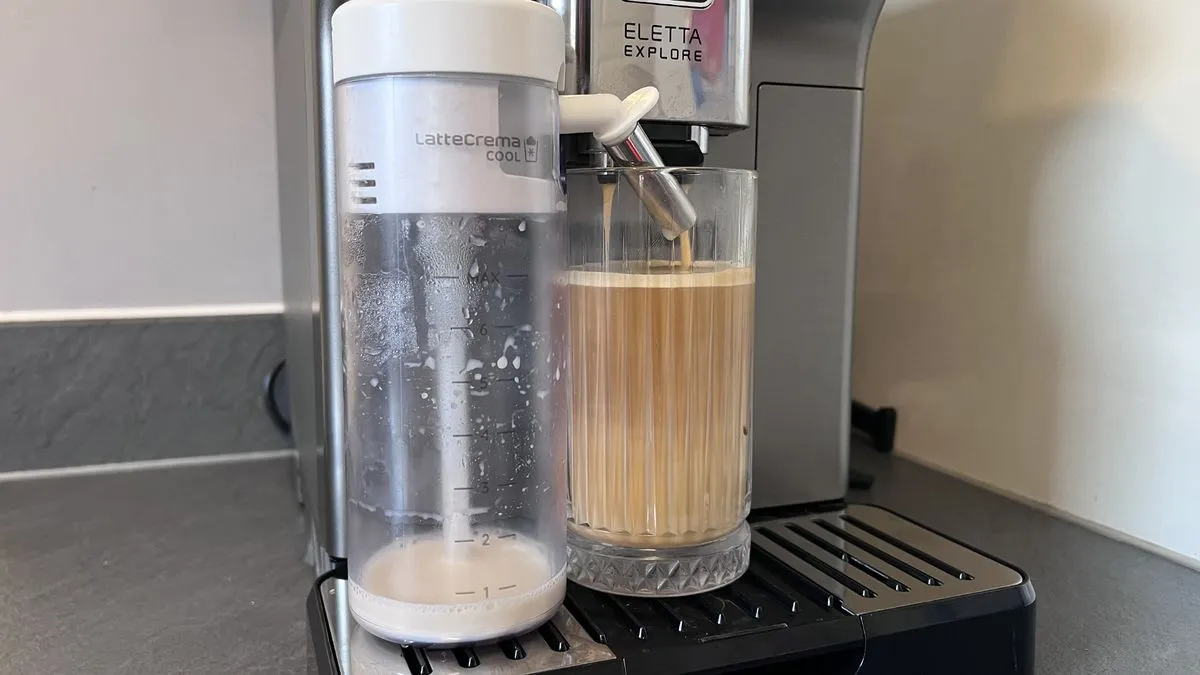 Kalt aufgeschäumte Milch für Cold Brew Getränke