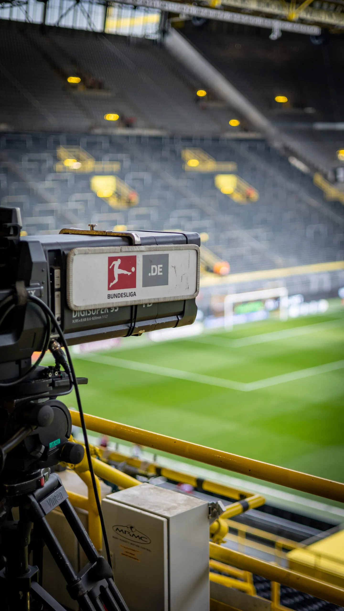 Kamera im Westfalenstadion für BVB Live-Übertragungen