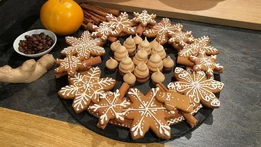 Karamell-Kaffee-Baiser-Bussis und finnische Pfefferkuchen