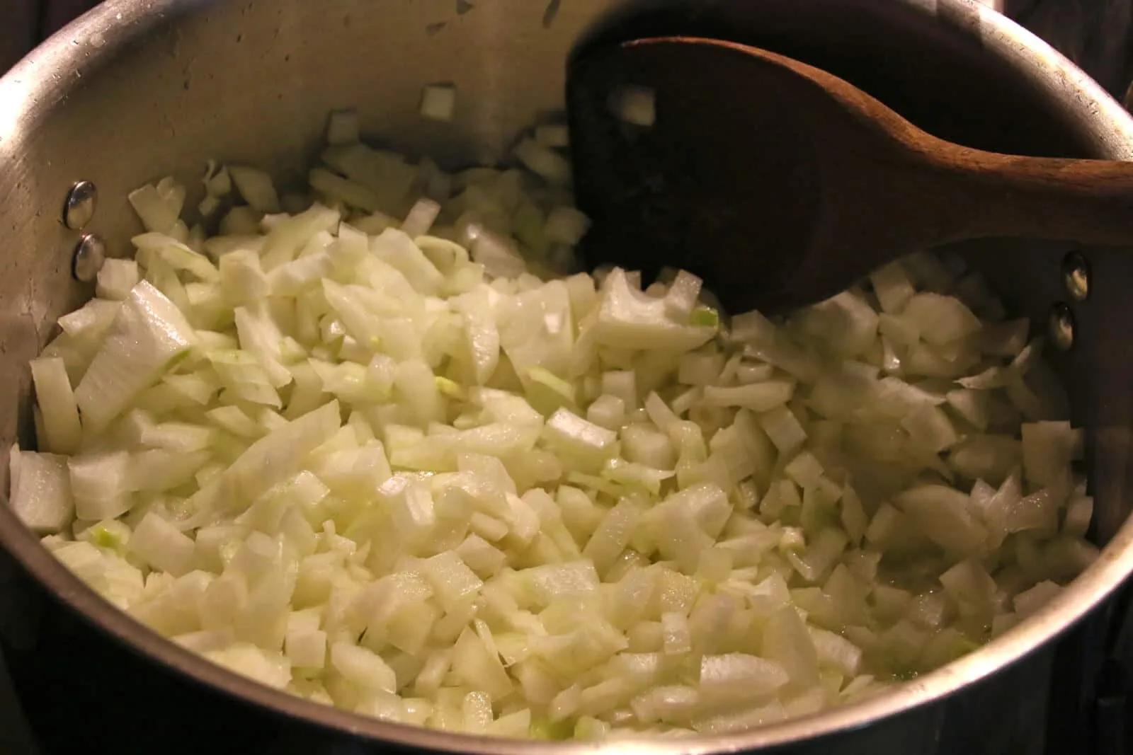 Karamellisierte Zwiebeln in der Pfanne