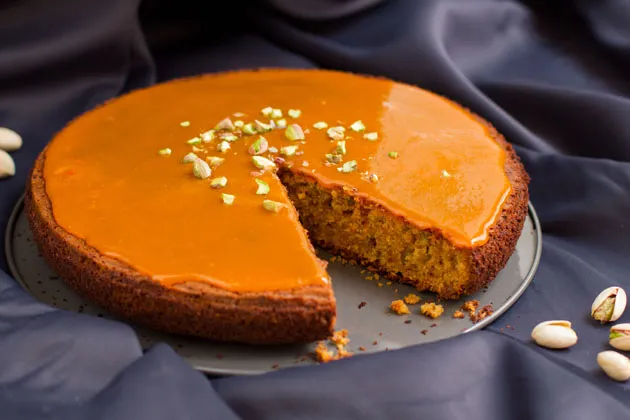 Kardamom-Pistazien-Karottenkuchen