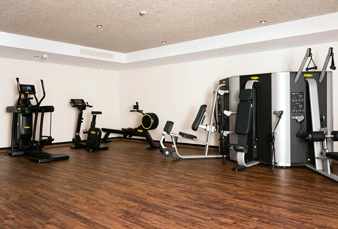 Kardiogeräte zum Rudern, Steppen oder Laufen bringen Ihren Kreislauf in Schwung und stärken Ihr Herz