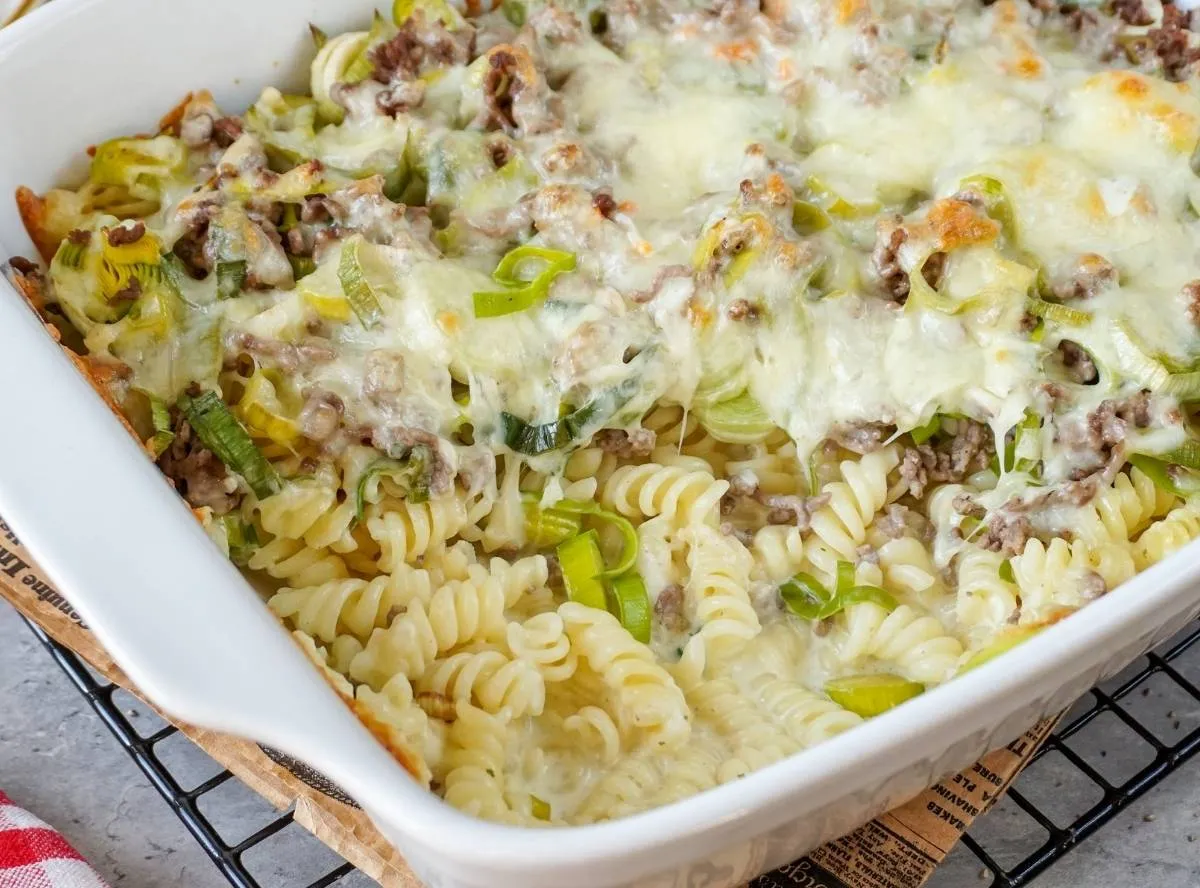 Käse-Lauch-Nudelauflauf mit Hackfleisch