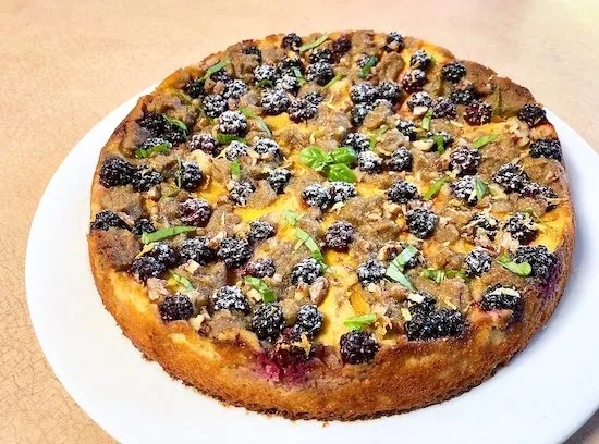 Keto Brombeer-Pfirsich-Kuchen, zuckerfrei und kohlenhydratarm