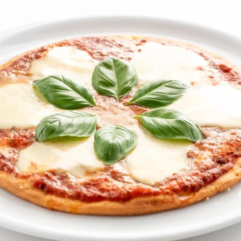 Knusprige Low Carb Keto Margherita Pizza