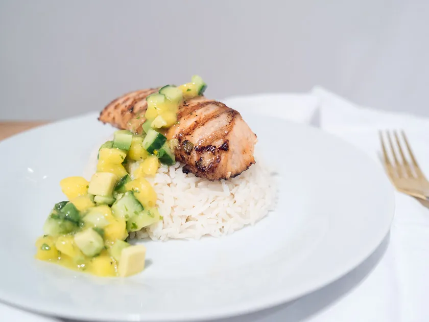 Lachs mit Kokosreis und Mangosalsa für ein glückliches Dinner
