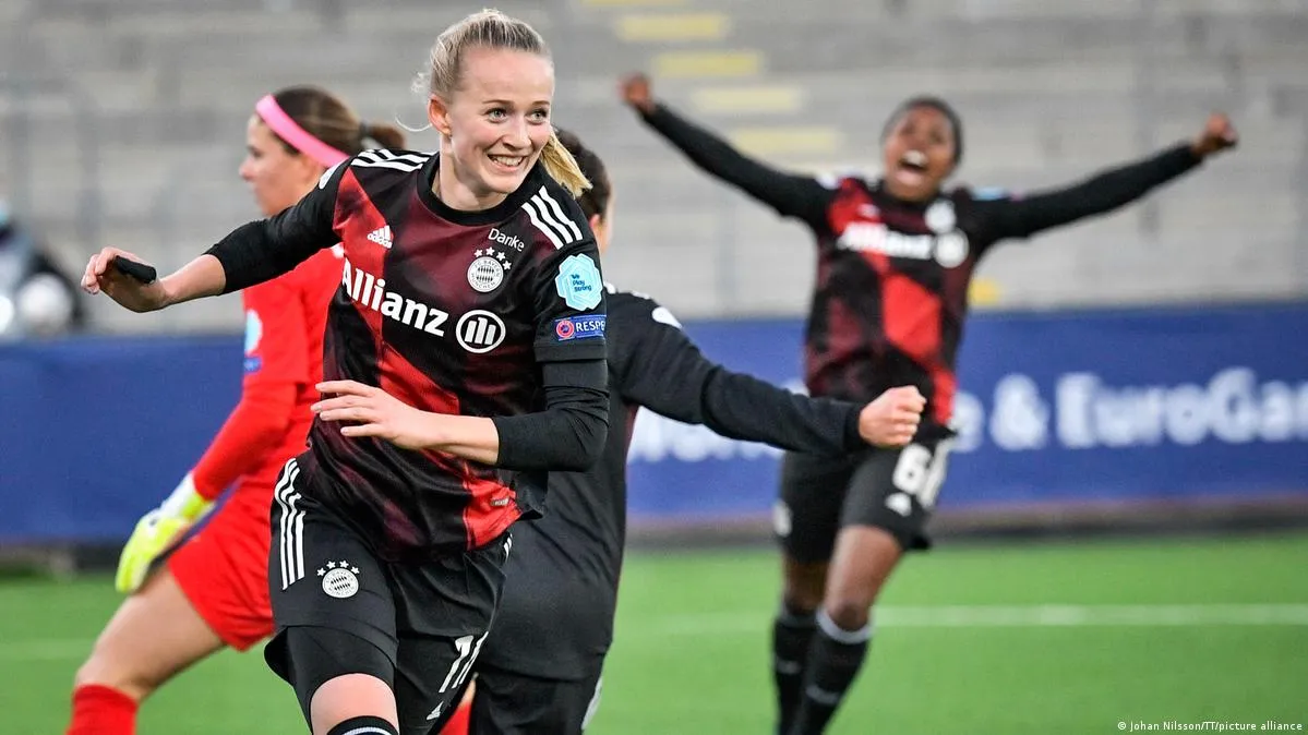 Lea Schüller bejubelt ihren Treffer für den FC Bayern München gegen FC Rosengard