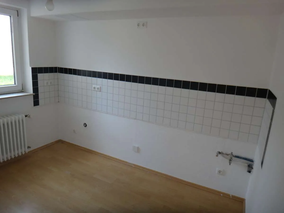 Leere Küche in unserer neuen Wohnung in Nikolausberg, Deutschland