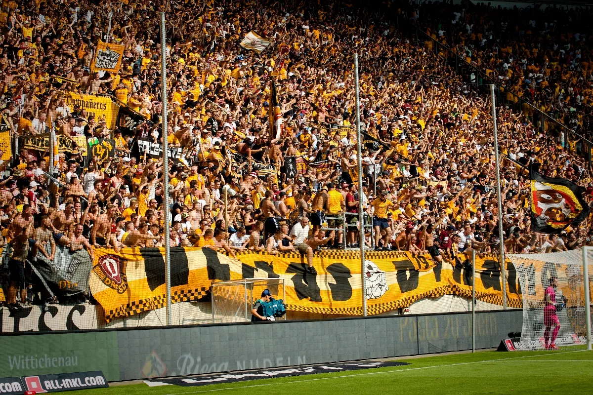 Leidenschaftliche Fans von Dynamo Dresden, die „Ultras Dynamo“