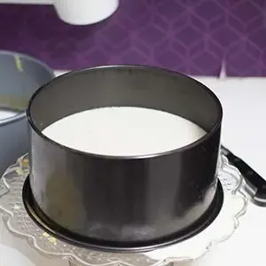 Mandelschicht auf dem Biskuit