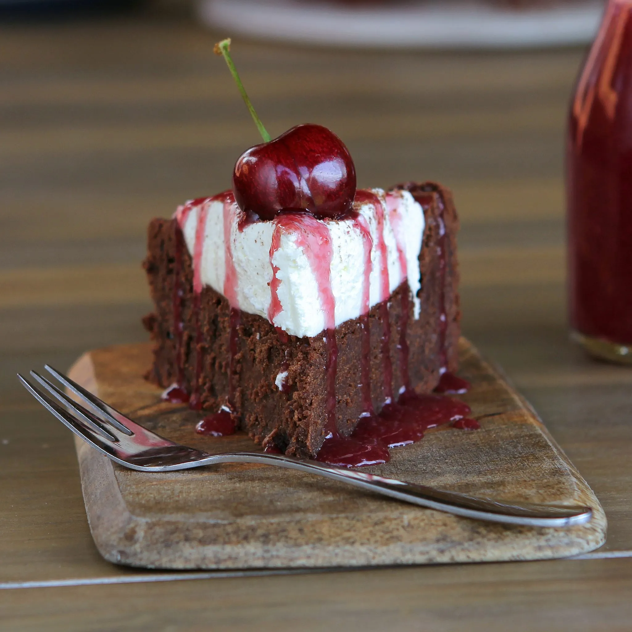 Mehlfreie Schokoladentorte mit Kirschsauce