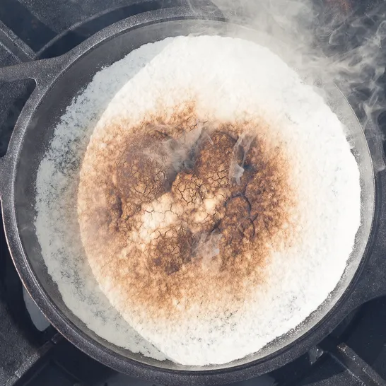 Mehltest auf Gusseisenpfanne (Ende)