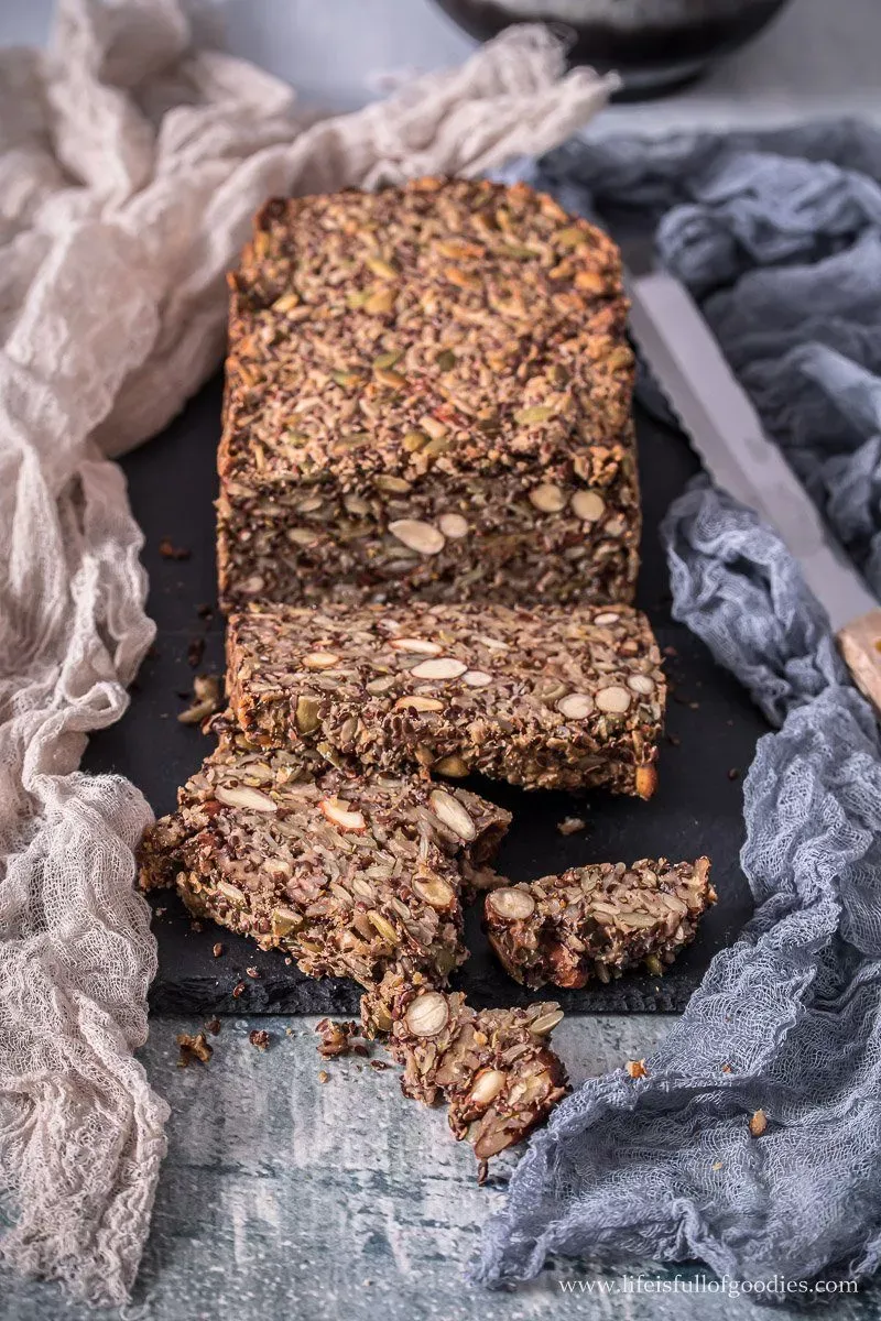 Mischung aus Nüssen und Kernen in einer großen Schüssel