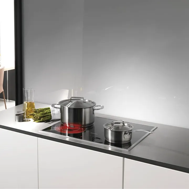 Modernes Miele Elektrokochfeld mit Touch-Bedienung