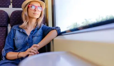 Modernes Zugabteil für Städtereisen in Deutschland