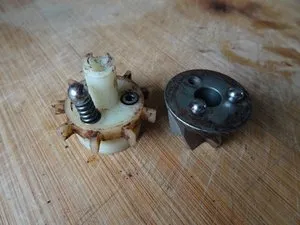 Nahaufnahme der Rutschkupplung eines Mahlwerks mit Kugeln und Federn