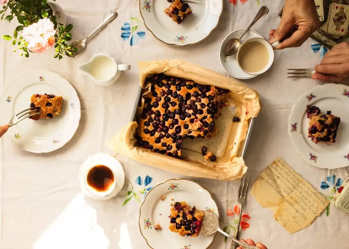 Nahaufnahme des fertigen Traubenkuchens Torta Bertolina
