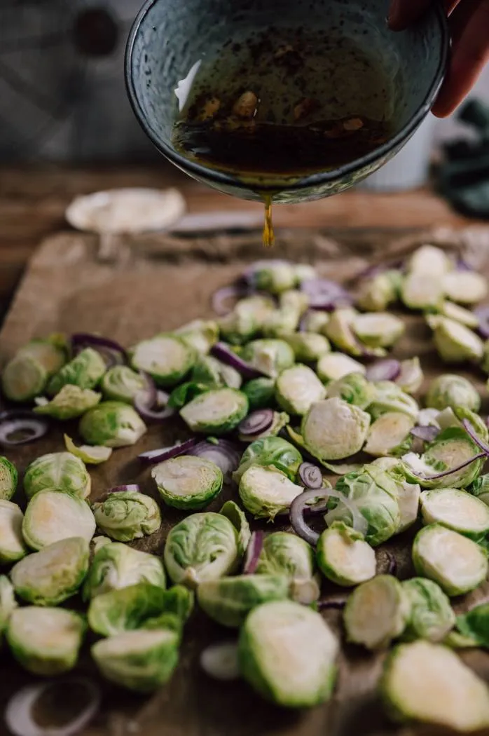 Nahaufnahme von gebackenem Rosenkohl