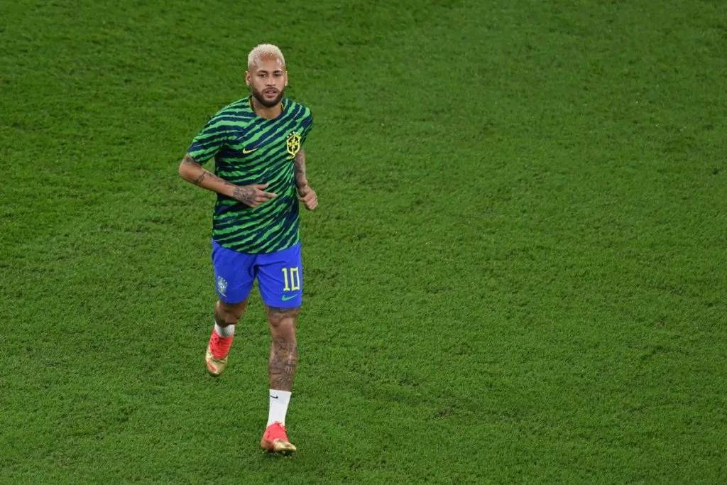 Neymar auf dem Spielfeld vor dem Spiel Brasilien gegen Serbien