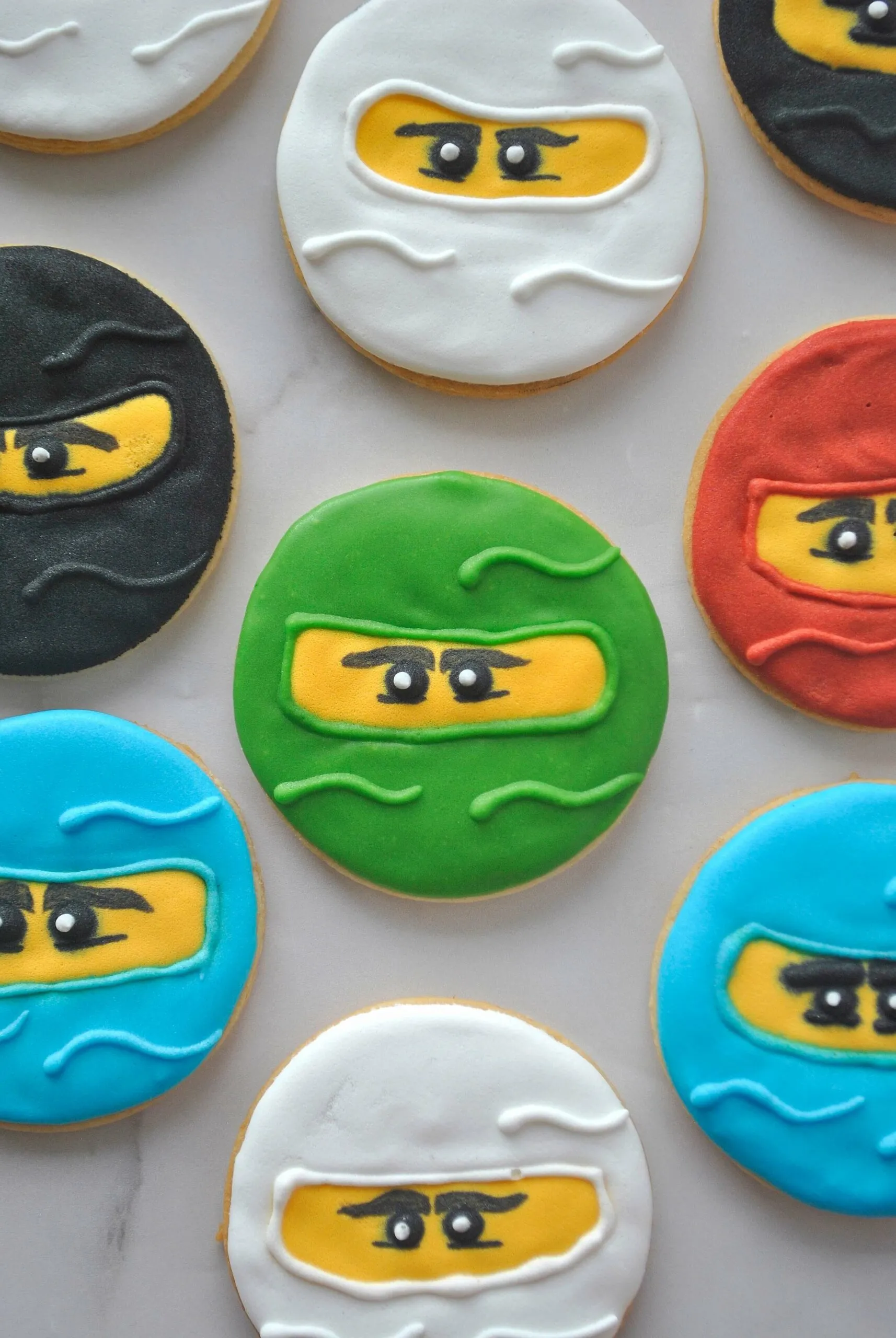 Ninjago Kekse mit feinen Wellenlinien