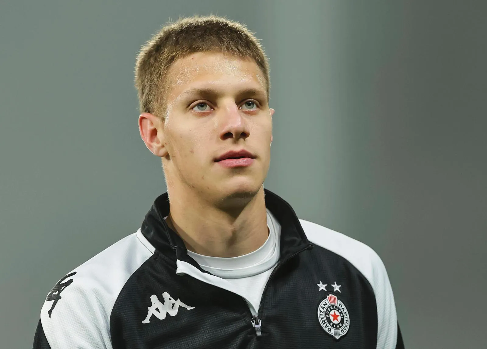 Ognjen Ugresic von Partizan Belgrad am Ball
