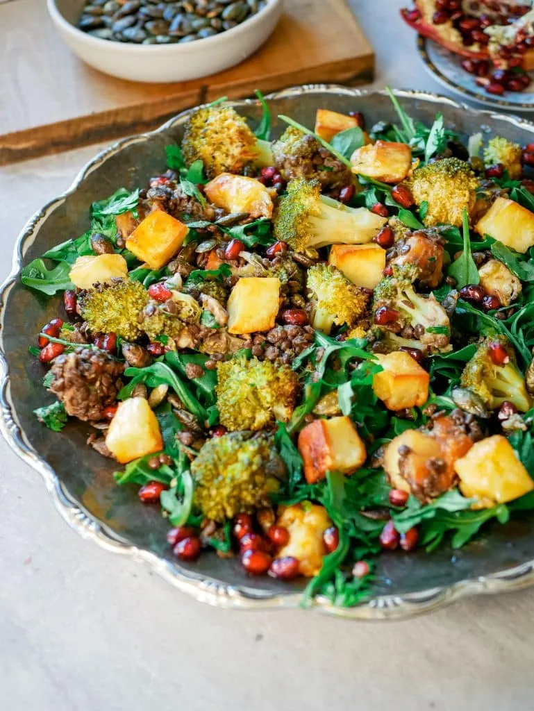 Orientalischer Brokkolisalat mit Halloumi und Linsen