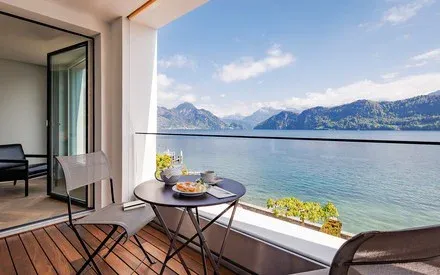 Panoramablick auf den Vierwaldstättersee vom Campus Hotel Hertenstein