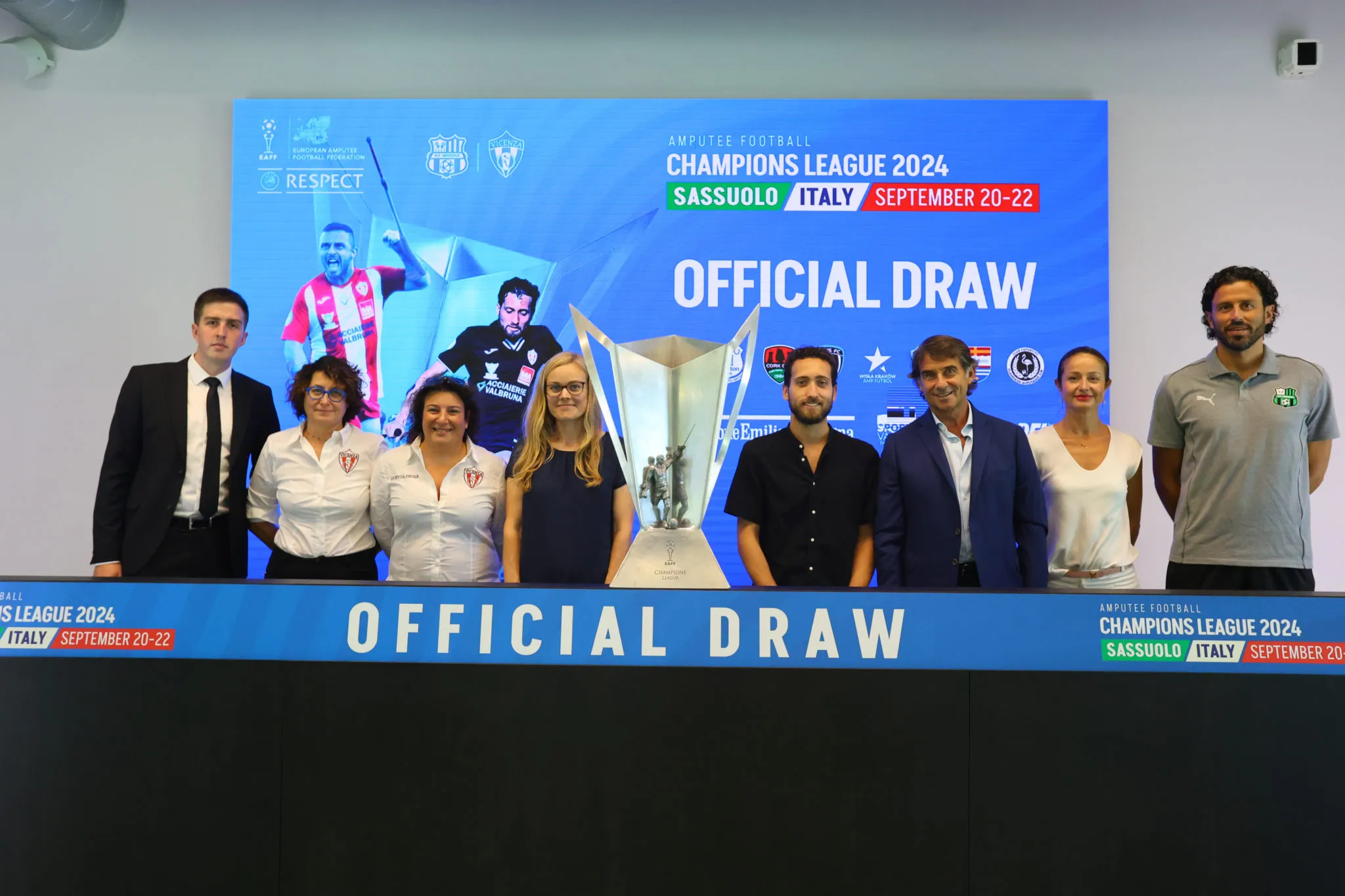 Patrick Kendrick interviewt Francesco Messori bei der Auslosung