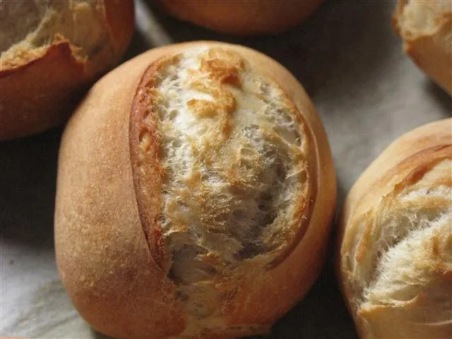 Perfekt aufgegangene und knusprige DDR Brötchen