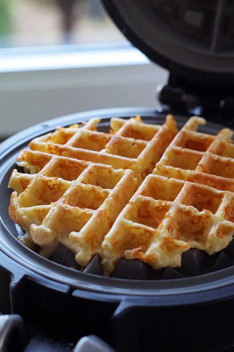 Perfekt gebackene, dicke Waffel aus dem KitchenAid