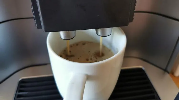 Perfekte Crema auf einem Espresso aus der Siemens EQ.6 Plus s100