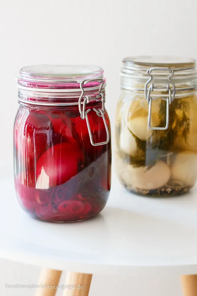 Pickled eggs - zweierlei eingelegte Eier mit Dill und Roter Bete Rezept