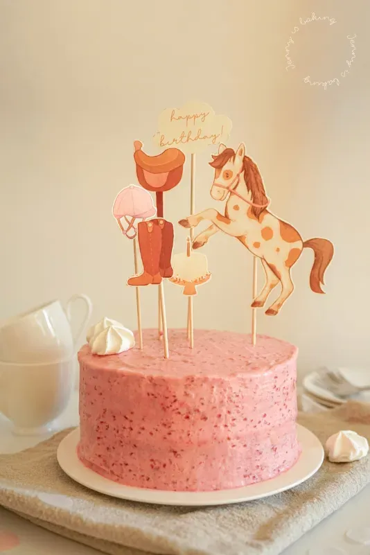 Pinke Geburtstagstorte mit Pferde-Cake-Toppern