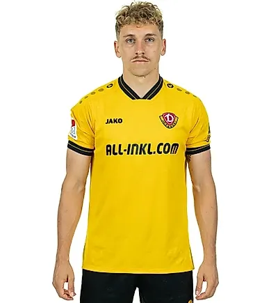 Porträt von Mittelfeldspieler Luca Valentin Herrmann von Dynamo Dresden.
